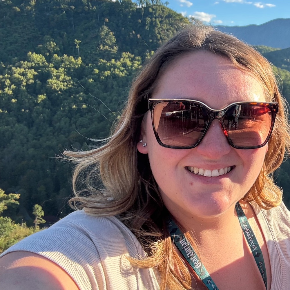 Meet your Posher, Sabrina